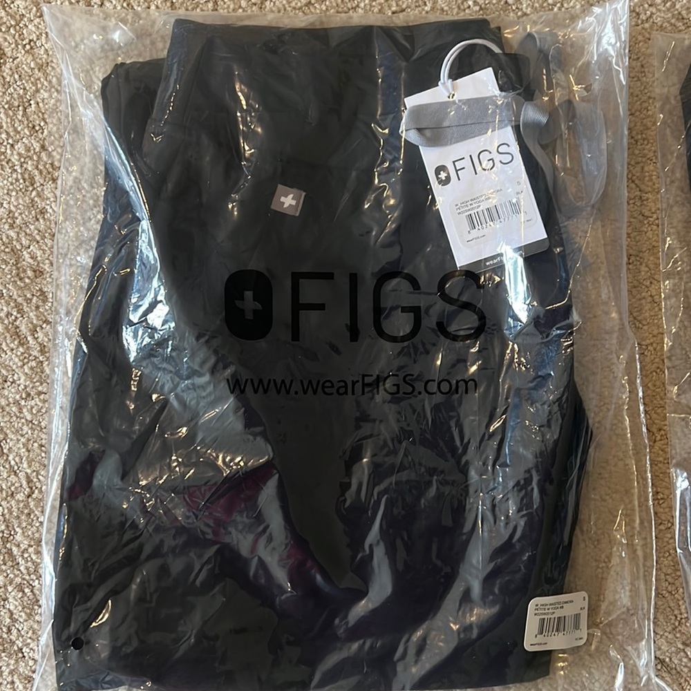 Brand new with tags, FIGS High waisted Zamora jogger scrub bottoms.